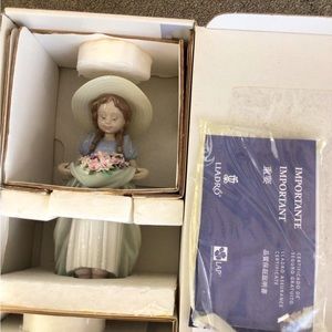 Lladro. 




Bountiful Blossoms Girl Figurine